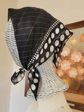 Deadstock Vintage Oscar de la Renta Black Retro Dots Silk Scarf Head Wrap NWT
